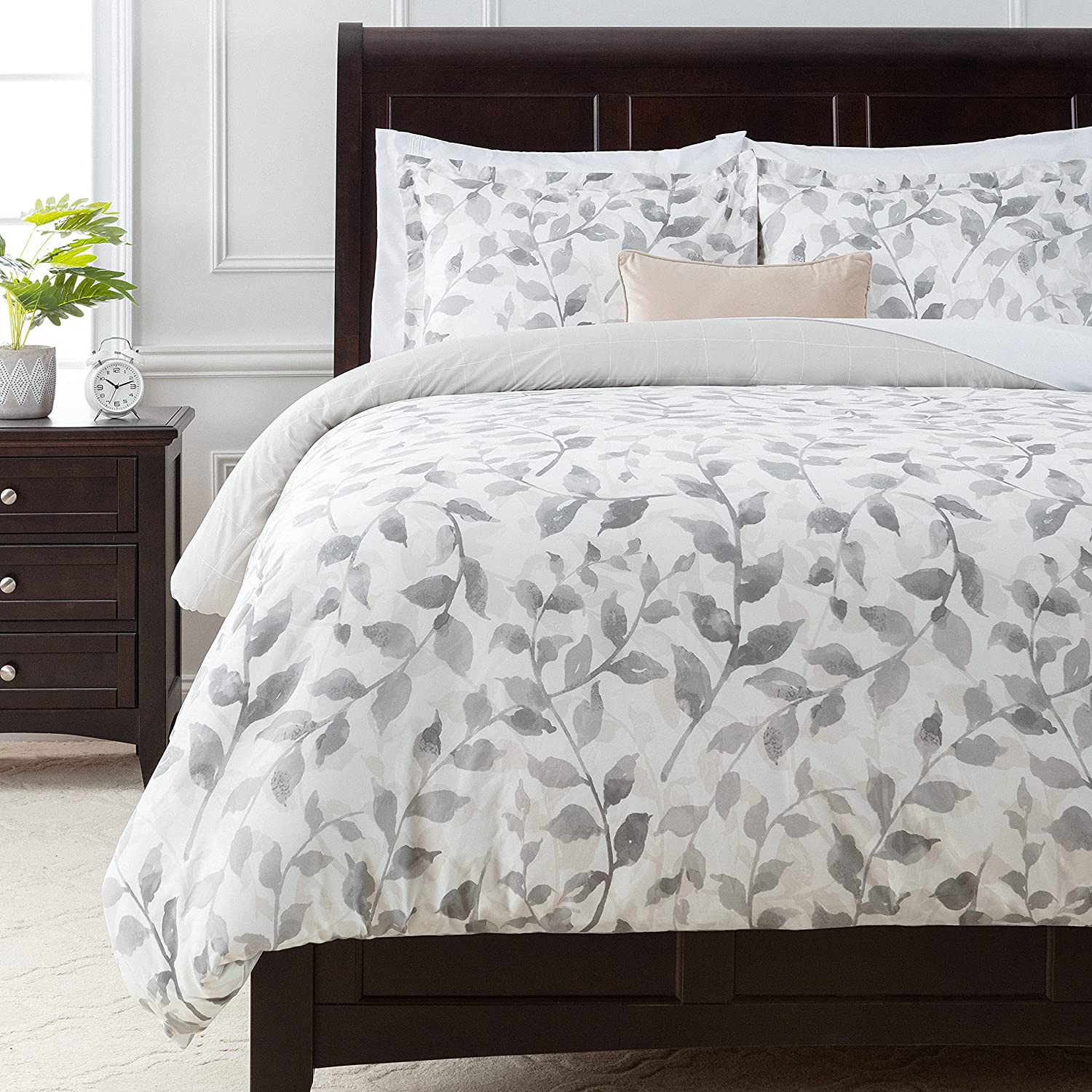 Price:$34.99  Duvet Cover Queen Set Ultra Soft Layered Leaf Print 3-Piece Reversible Bedding - Brushed Microfiber Comforter Cover - Zipper Closure (1 Duvet Cover & 2 Pillow Shams) Gray Creme - Queen : Home & Kitchen