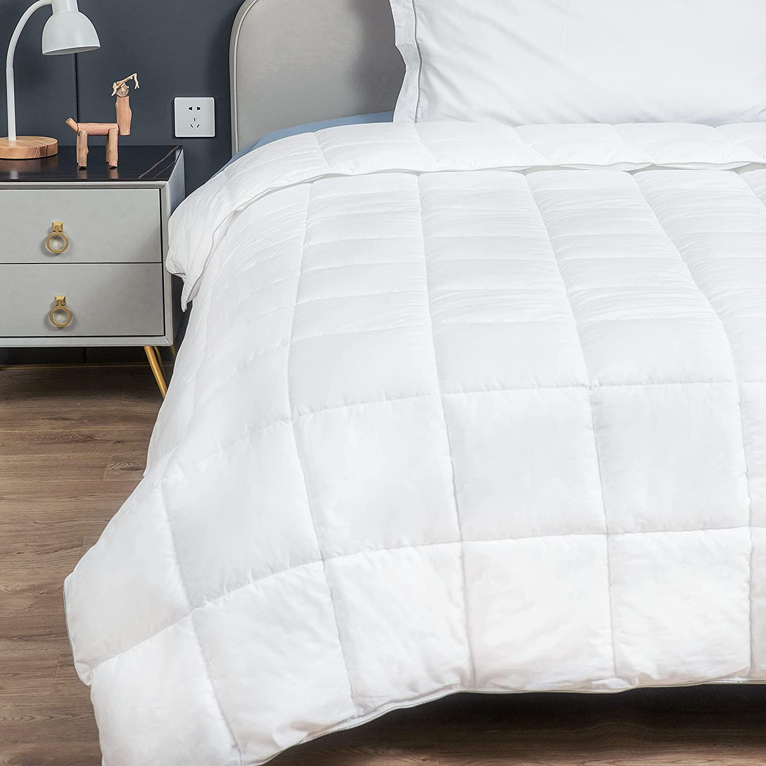 Price:$76.99  100% Cotton Queen Duvet Insert, White Down Alternative Cotton Comforter, All Season Lightweight 8 Corner Ties & Soft & Breathable & Noiseless : Home & Kitchen