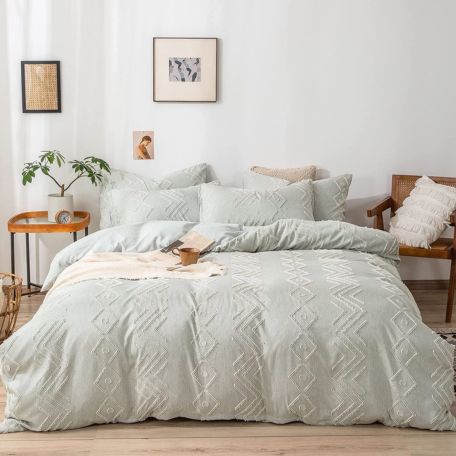 Price:$35.99  Geometry Duvet Cover Set Queen Size Greyish-Green 3-Piece Comforter Cover 90" x90" 2 Pillowcases 20"x28" Soft Microfiber Bedding Set Available for All Seasons Cationic Dyeing Bed Sets : Home & Kitchen