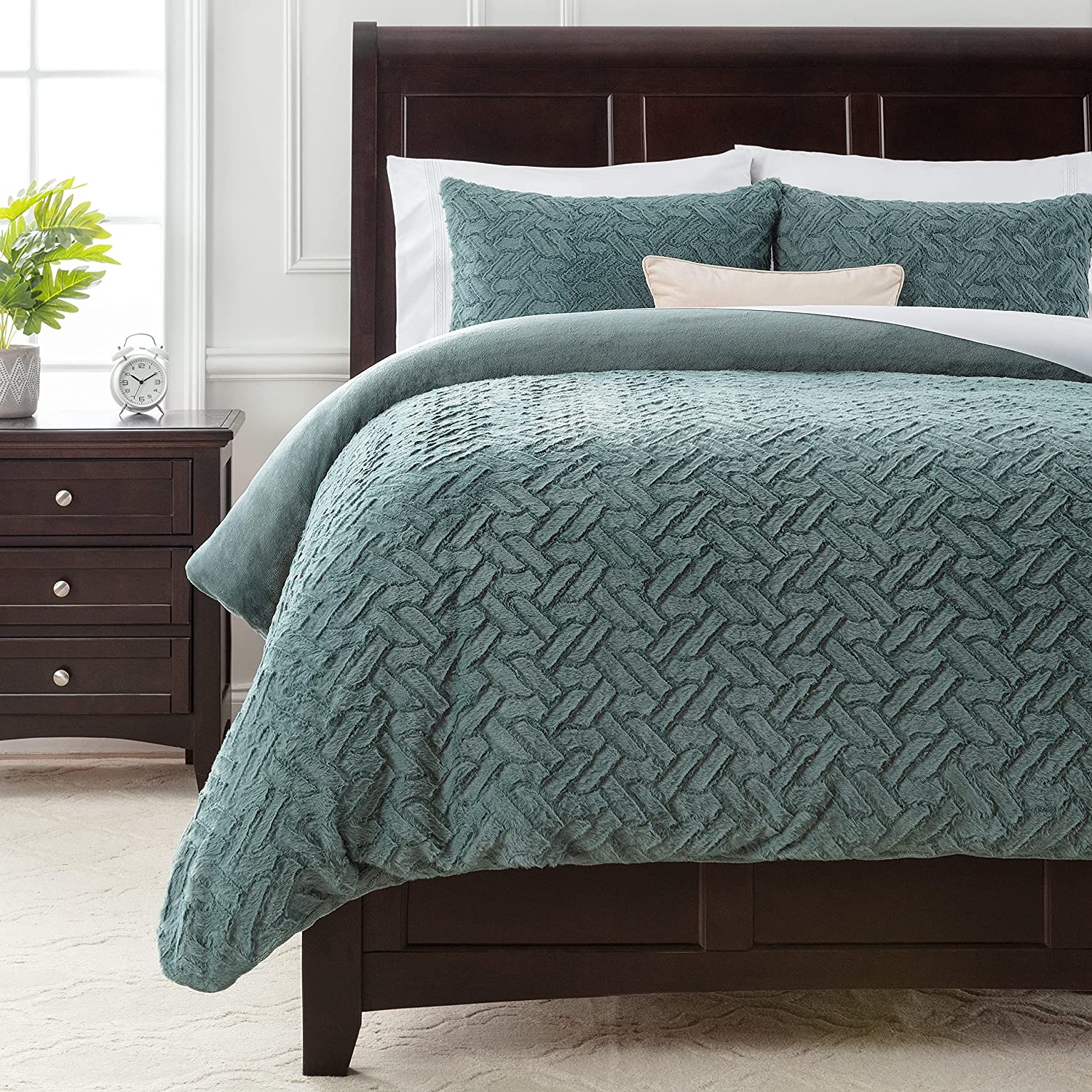Price:$69.99  Soft Cloud Faux Fur Duvet Comforter Cover Bedding Set King Size - 3 Piece Combo Set - Textured Embossed Fuzzy Soft Velvet Mink Bedcover - Zipper Closure Machine Washable - Tan Turquoise : Home & Kitchen
