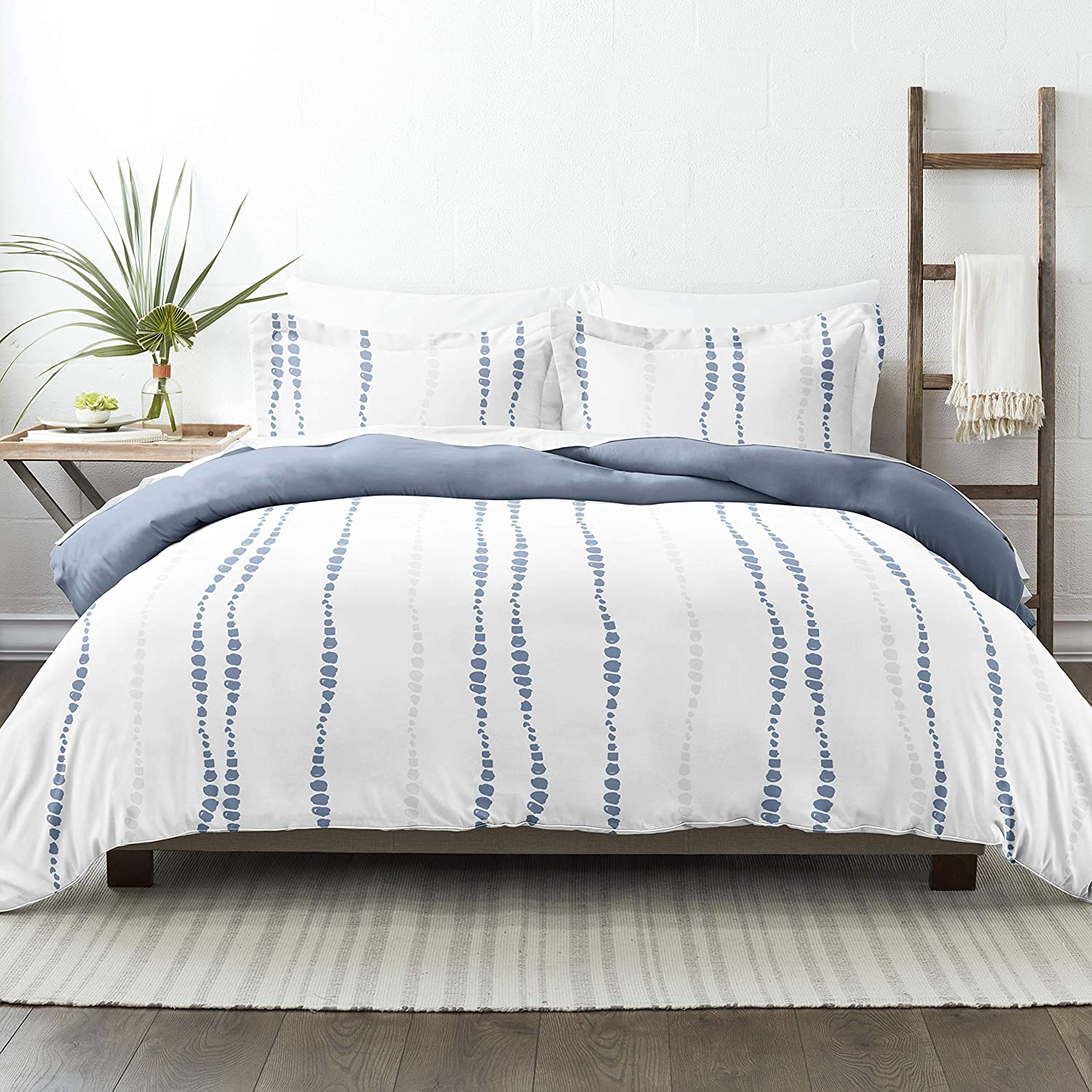 Price:$47.35  Market Premium Ultra Soft Pattern 3 Piece Reversible Duvet Cover Sets, King/California King, Navy : Home & Kitchen