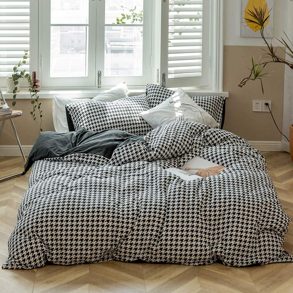 Price:$28.99  Knit Duvet Cover Set 100% T-Shirt Cotton Bedding Sets White Black Grids King Size 3 Pieces Cotton Duvet Cover with Zipper Closure,1 Comforter Cover with 2 Pillowcases,King Duvet Cover Set … : Home & Kitchen