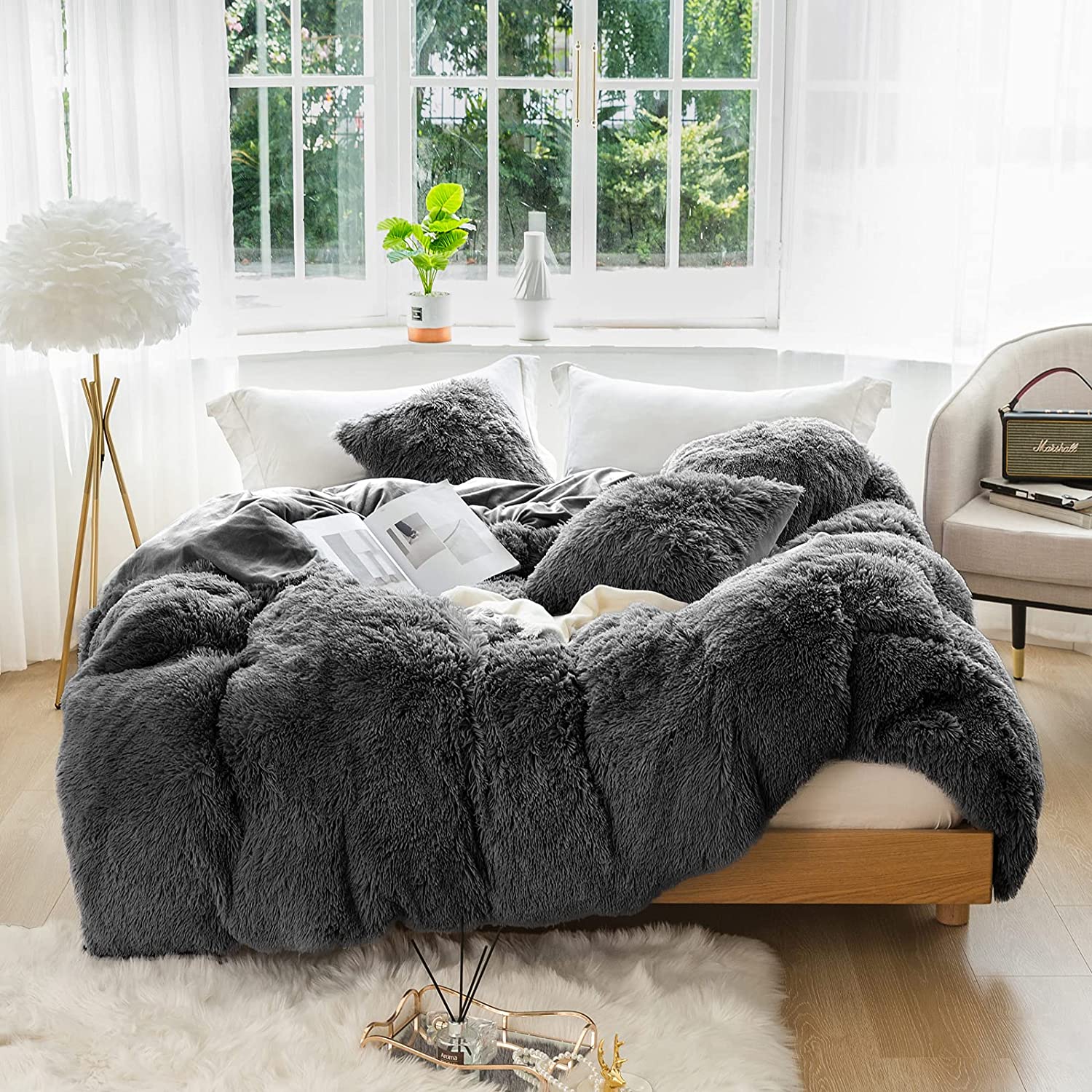 Price:$62.99  3 PC Plush Shaggy Duvet Cover Set Luxury Ultra Soft Crystal Velvet Bedding Sets（1 Faux Fur Duvet Cover + 2 Faux Fur Pillowcases）,Zipper Closure(King，Dark Grey) : Home & Kitchen