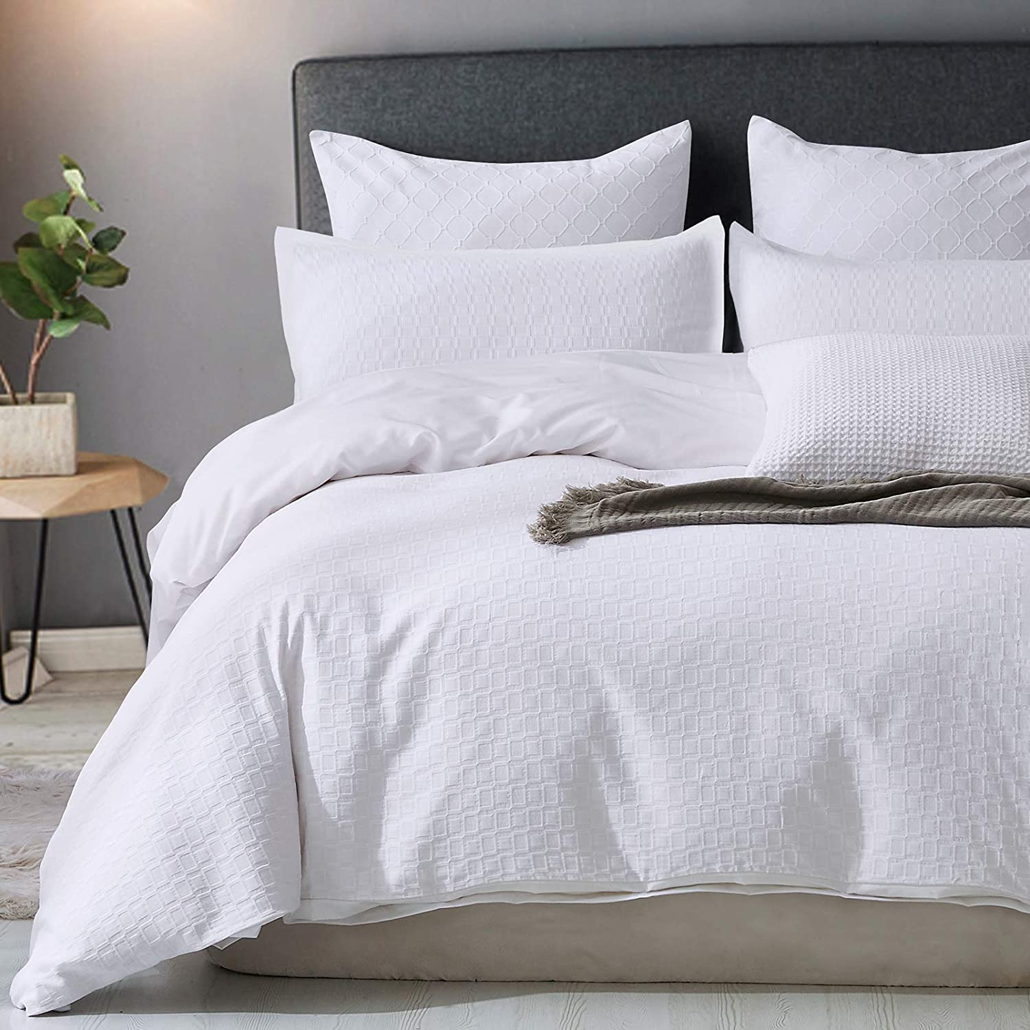 Price:$48.88  Home Plaid Duvet Cover Set King Size, 3-Layer Yarn-Dyed Jacquard Bedding Set, Soft and Breathable Comforter Cover Set for All Seasons, 3 PCS,106'' x 92'', White : Home & Kitchen