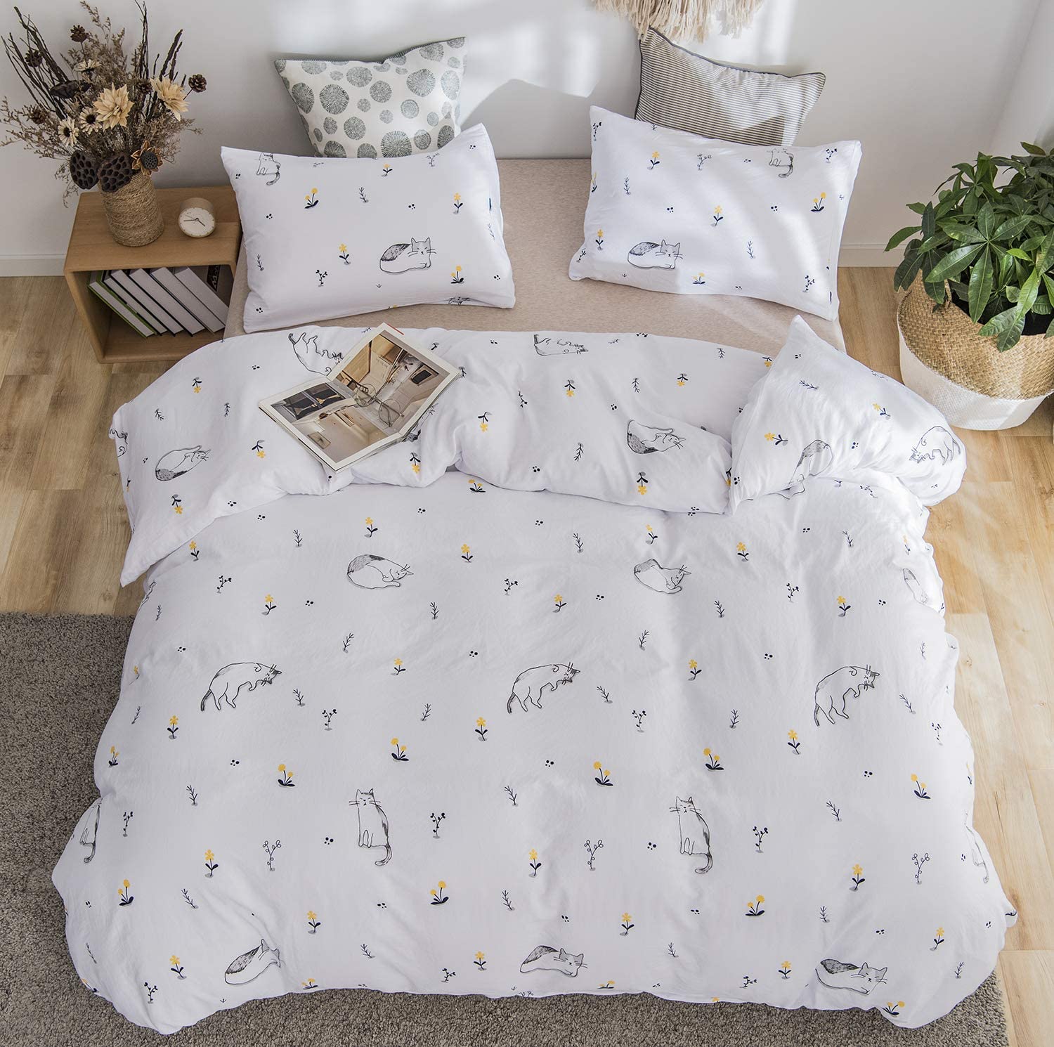 Price:$24.98  Twin Duvet Cover, Soft Cute Bedding Set with Lightweight Duvet Cover Tin and 1 Pillowcases Zipper Closure (Cat, Twin) : Home & Kitchen