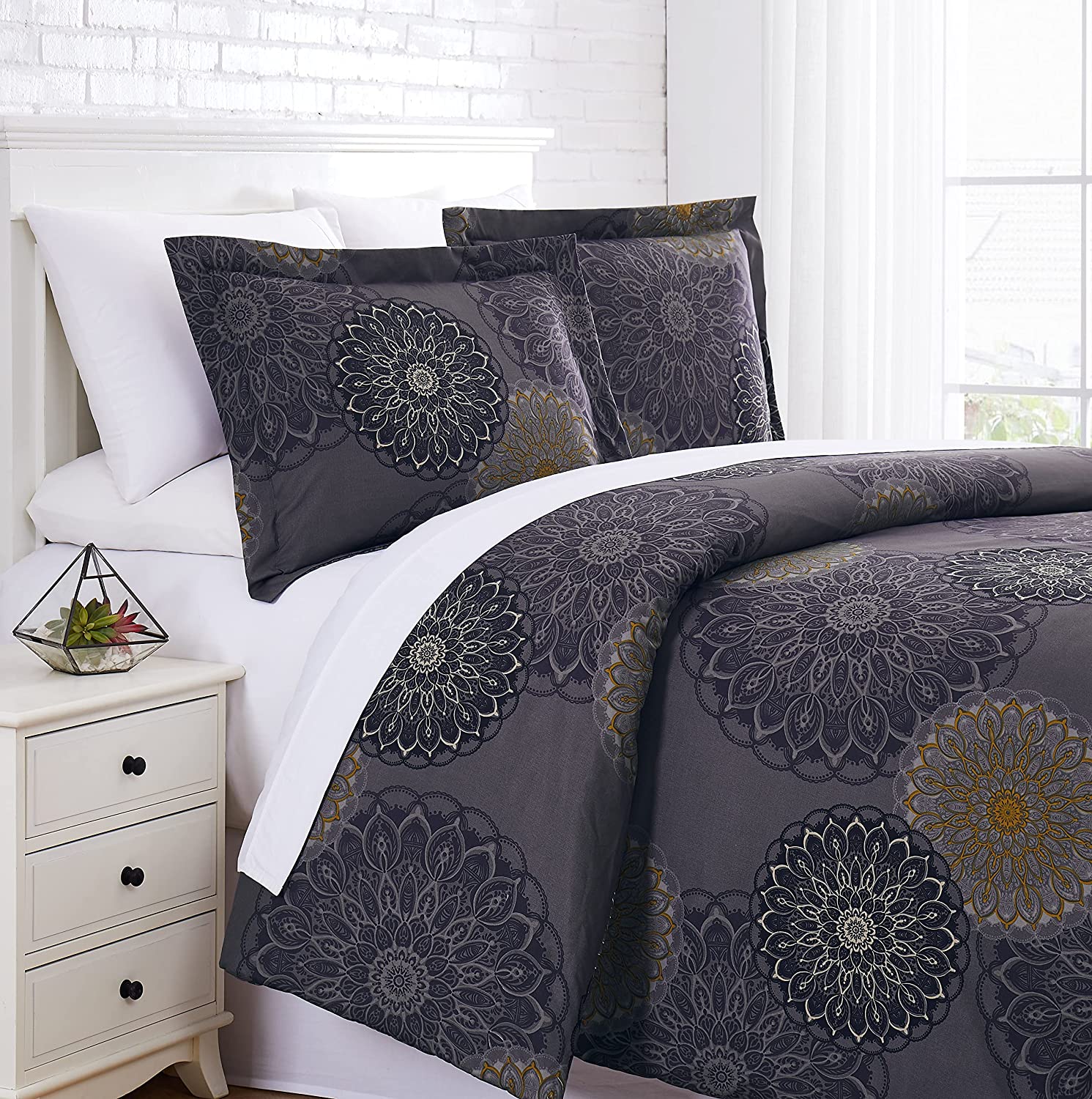 Price:$32.99  Floral Collection - Premium Quality, Soft, Wrinkle, Fade, & Stain Resistant, Easy Care, Oversized Duvet Cover Set, Full / Queen, Black : Home & Kitchen