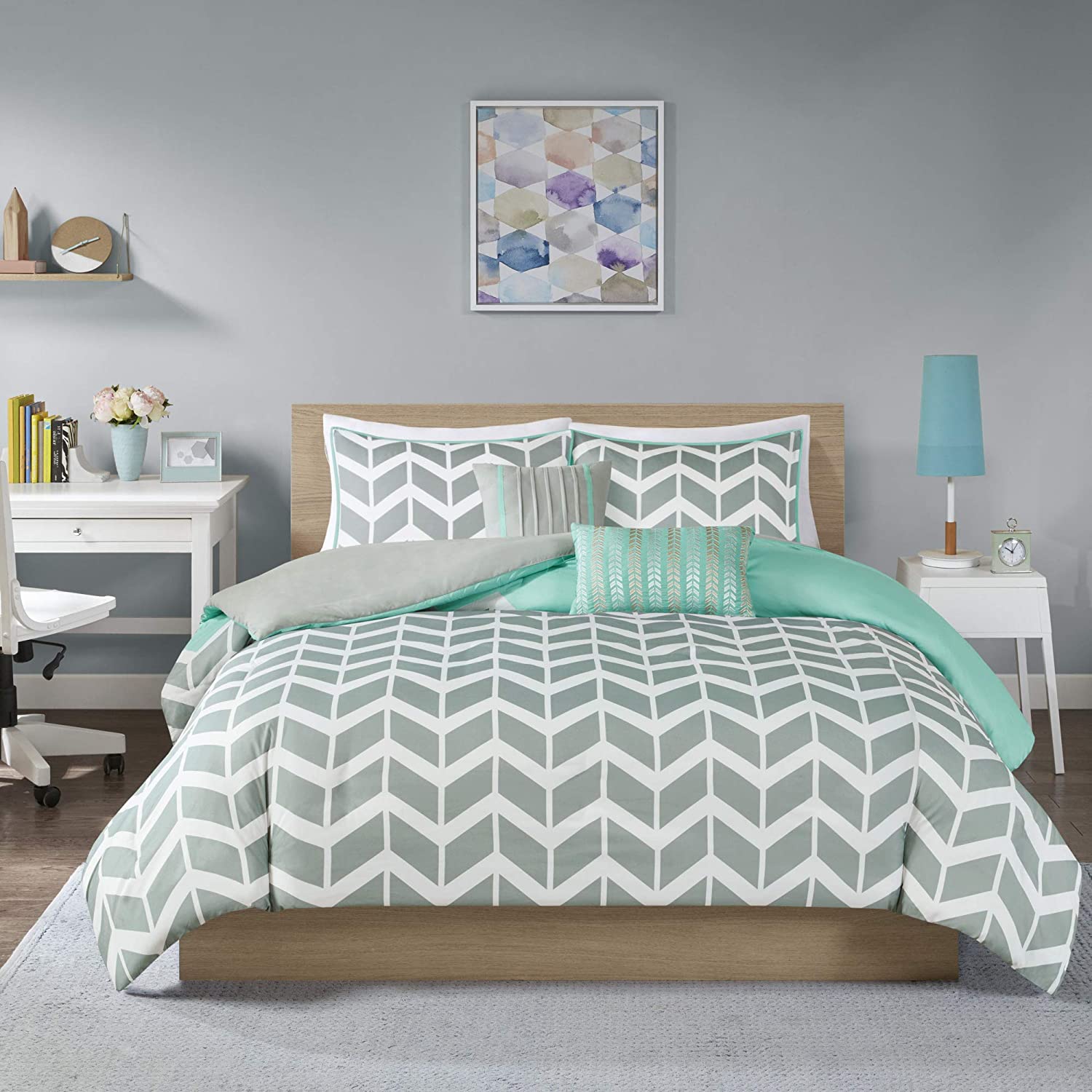 Price:$39.99  Design Nadia Duvet Casual Vibrant Chevron Design, All Season Trendy Comforter Cover Bedding Set with Matching Sham, Decorative Pillow, Twin/Twin XL, Teal 4 Piece : Home & Kitchen