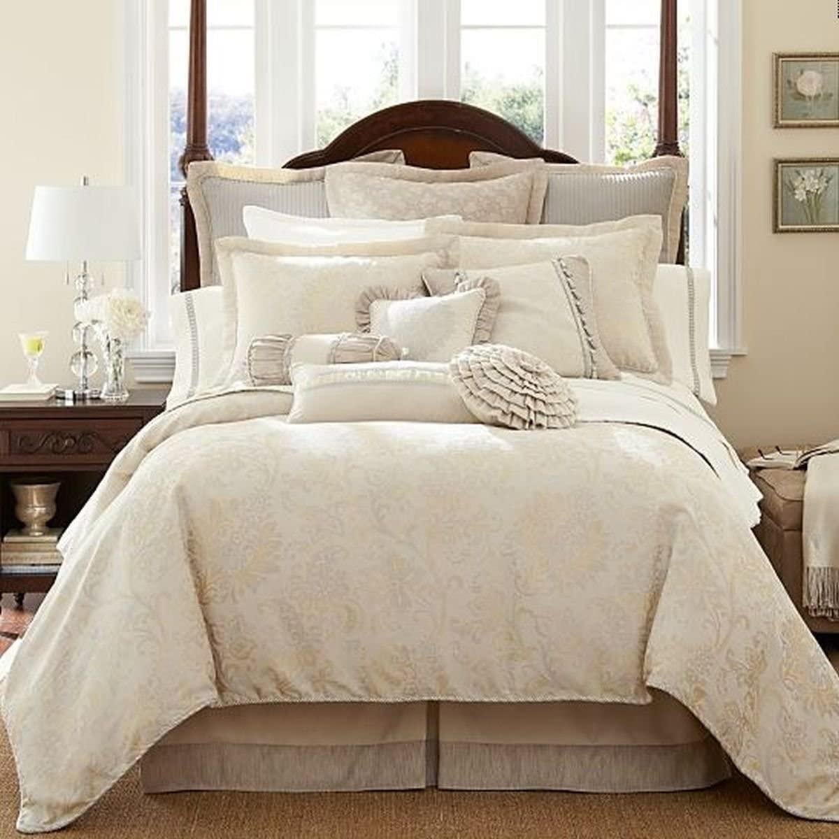 Price:$257.60    Waterford Lysander Queen Duvet Cover  Kitchen & Dining