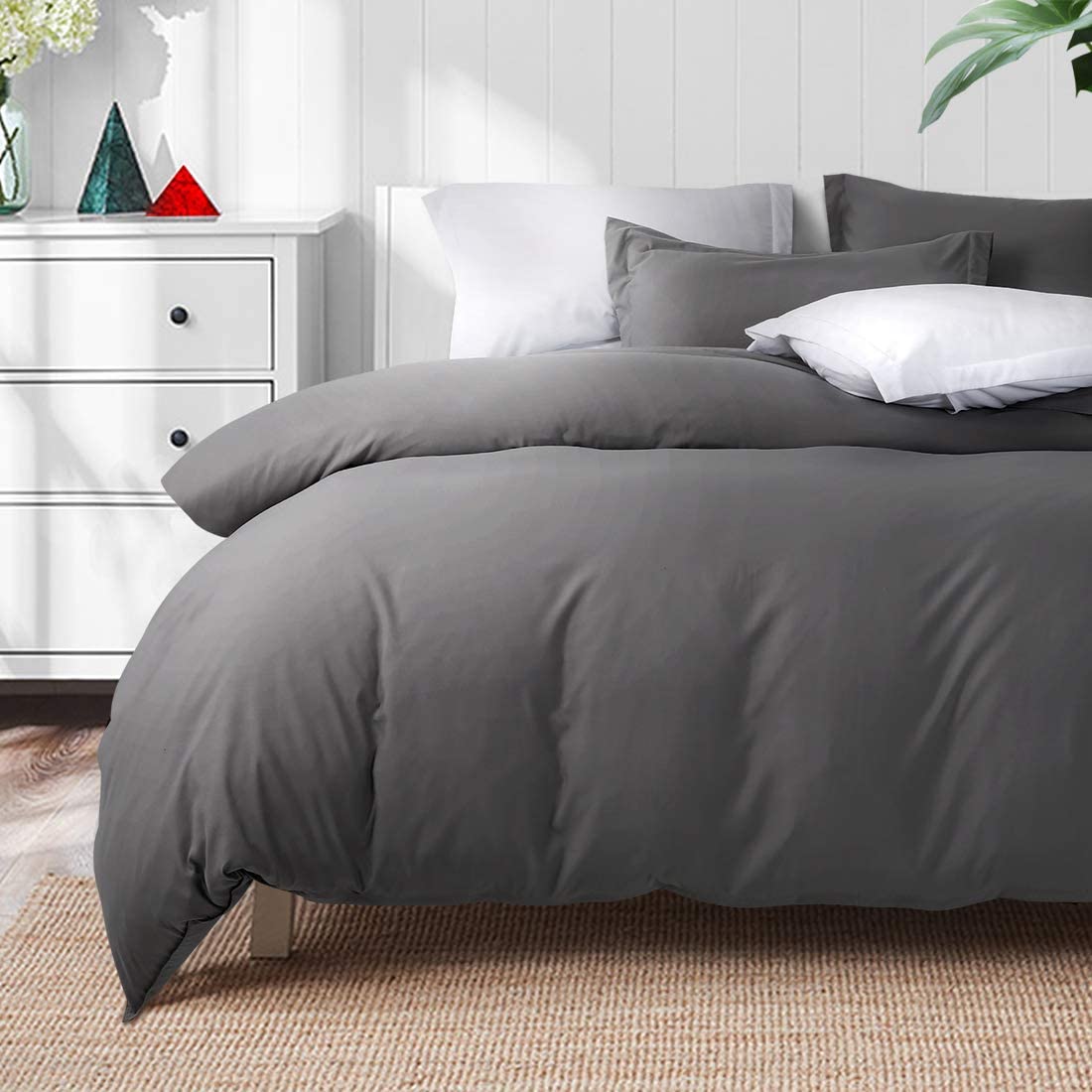 Price:$32.99    TEKAMON Luxury 3 Piece Duvet Cover Set - Ultra Soft Breathable 100% Brushed Microfiber Hotel Collection Bedding - 1 Comforter Cover with Zipper Closure Matching 2 Pillow Shams (Full Size, Dark Grey)  Home & Kitchen