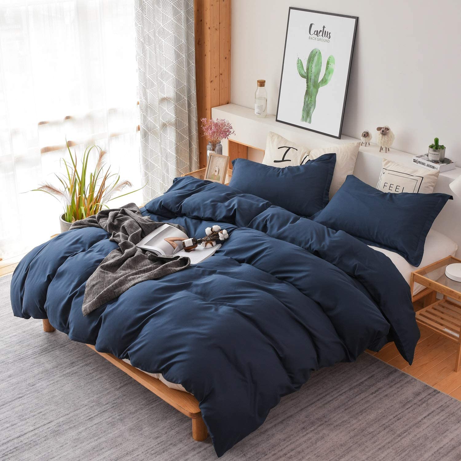 Price:$26.99    Colourful Snail 3-Piece Luxury Duvet Cover Set, Includes Duvet Cover and 2 Matching Pillow Shams, Ultra Soft and Easy Care, Wrinkle & Fade Resistant, King, Navy  Home & Kitchen