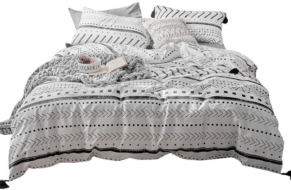 Price:$48.99    VClife Cotton Twin Bedding Set Kids Duvet Cover Sets - White Black Herringbone Stripe Geometric Pattern Bedding Comforter Cover with Corner Ties Soft Twin 1 Duvet Cover 2 Pillowcases for Boy Girl  Home & Kitchen