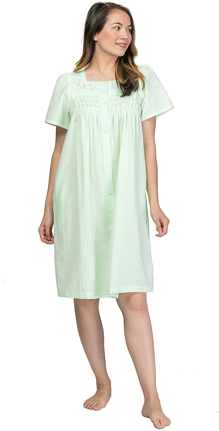 Price:$36.95 Miss Elaine Plus Robe - Short Seersucker Snap Front Robe in Mint Green (Mint Green, 3X) at Amazon Women’s Clothing store
