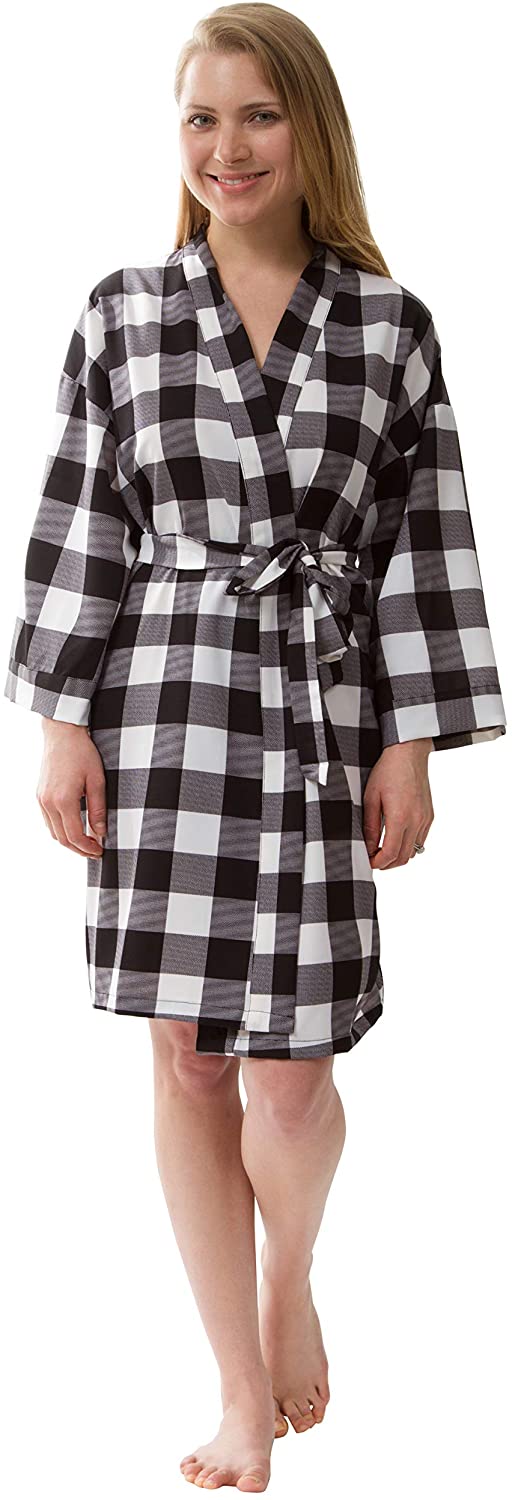 Price:$24.96 Leisureland Women's Woven Kimono Robe, Kimono Lounge Bathrobe (Short Style, One Size, White/Black Buffalo Plaid) at Amazon Women’s Clothing store