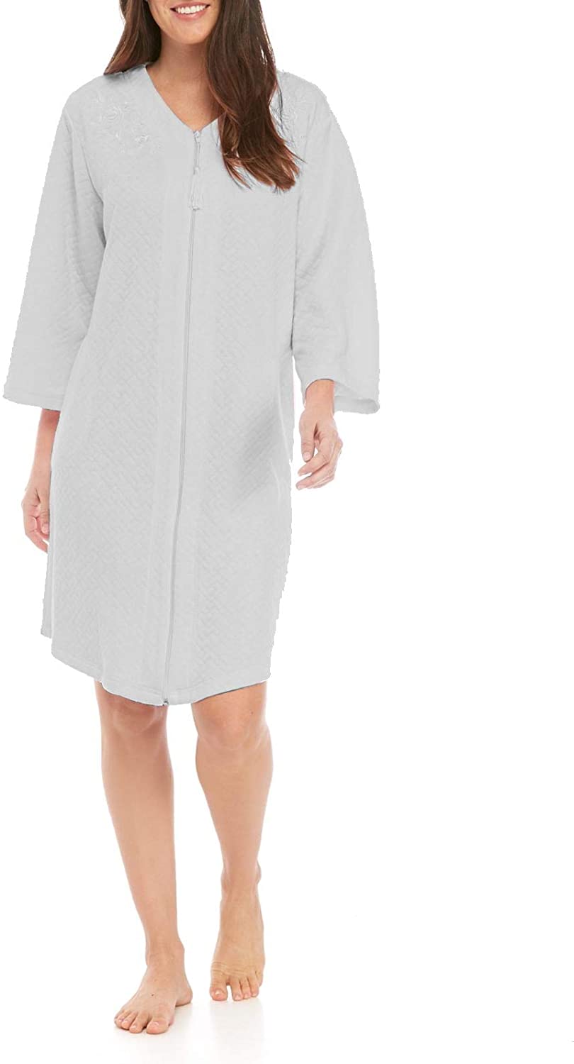 Price:$39.99 Miss Elaine Women's Quilt Knit Short Zip-Front Robe at Amazon Women’s Clothing store