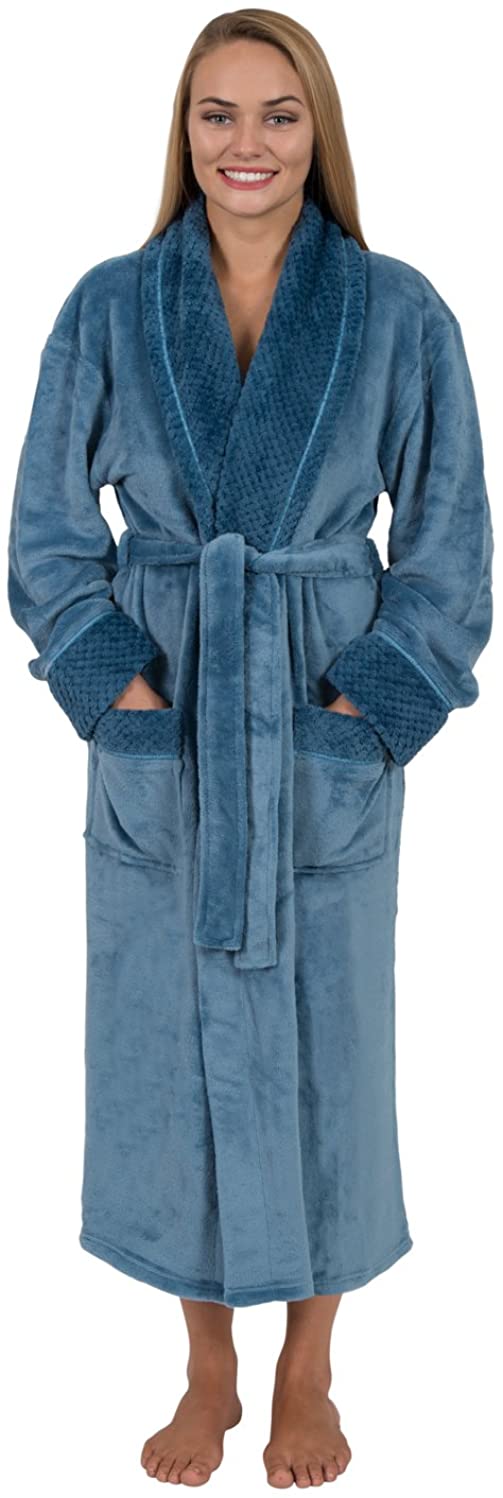 Price:$24.97 Women's Plush Robe with 2 Tone Tonal Color Velvet Pockets, Collar & Cuffs Plus at Amazon Women’s Clothing store