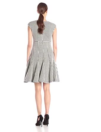 Price:$91.22    Taylor Dresses Women's Empire Multi Seamed Printed Dress, Black/White, 2  Clothing