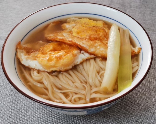 一人が食べます・とても美味しい食事・卵の顔はまな板や包丁もいらない超簡単で美味しいです