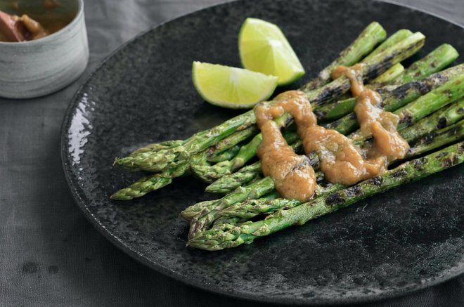 
Spring eats ｜ to bake flavour of asparagus assist green lemon to add the way of sauce surely