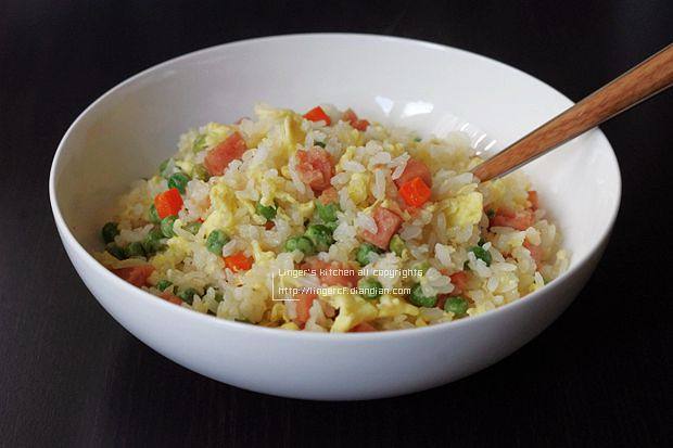 家族の日常の卵は食事の練習を炒め、家族の日常の卵は食事の炒め方をどうやっておいしいか