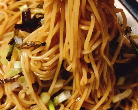 
The practice of green oily noodles served with soy sauce, how is green oily noodles served with soy sauce done delicious