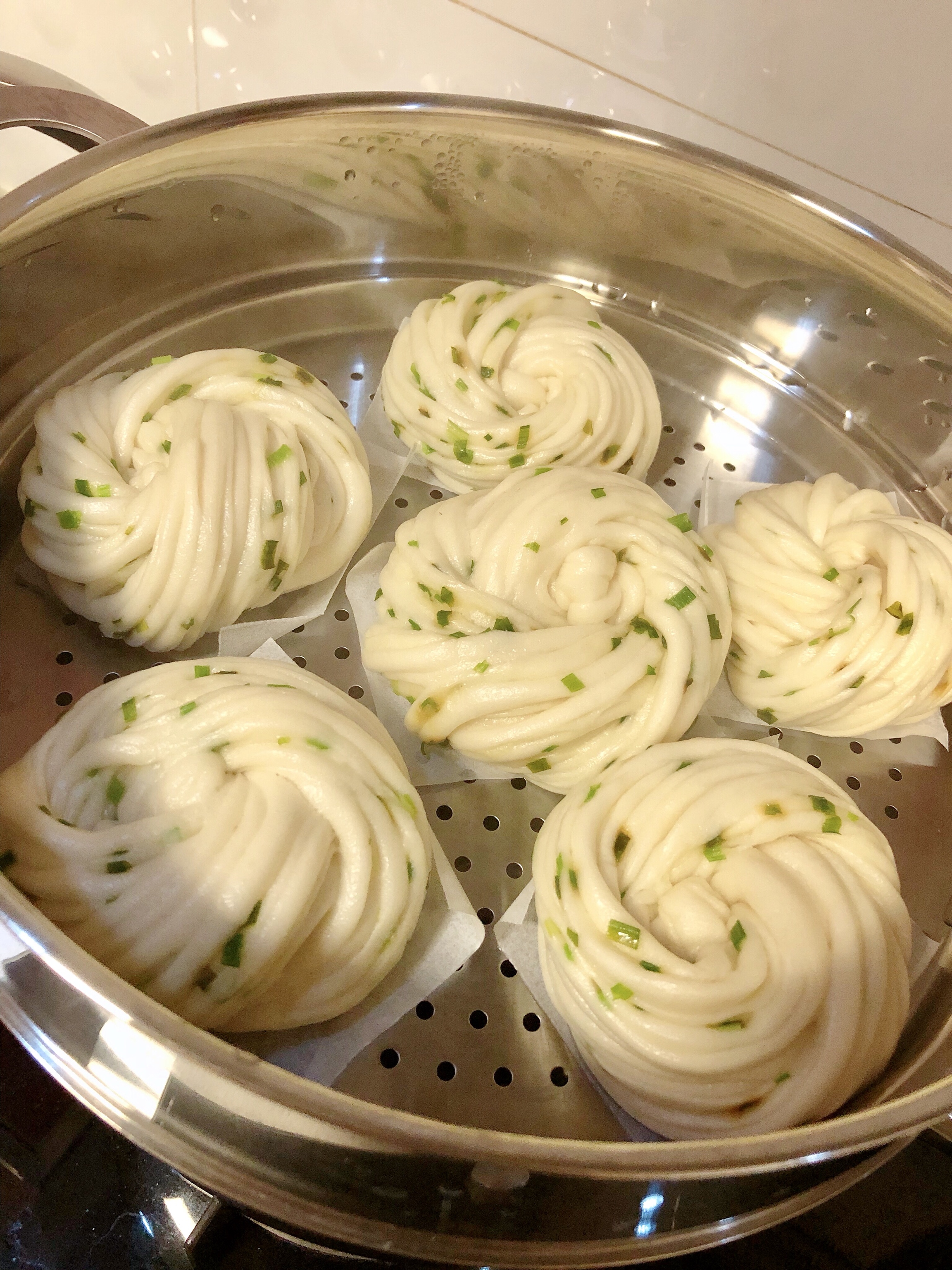 
Steamed twisted roll of silk of green sweet silver (ferment) practice