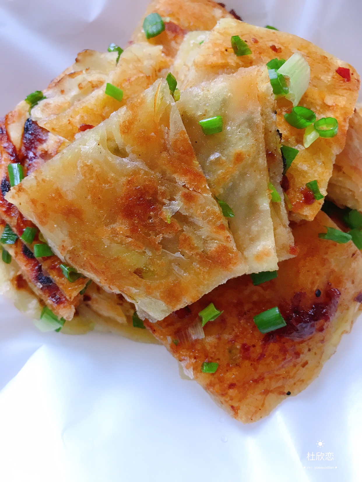 
Green deep-fried dough cake (different, water adds flour water absorption slowly) practice