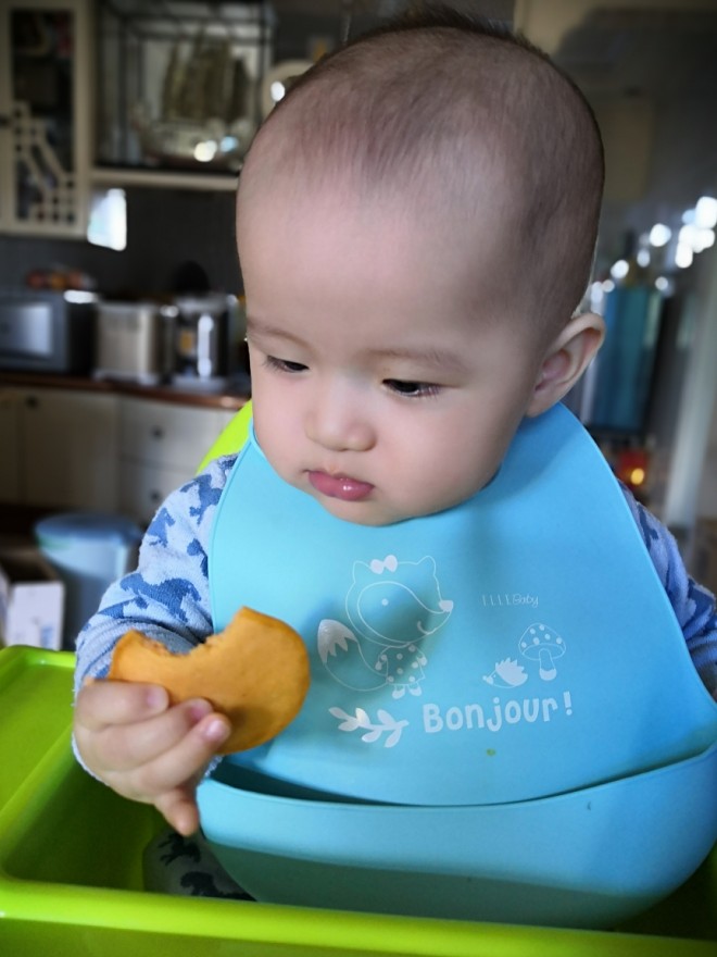 トマトの卵ケーキを食べる習慣を補完するダーリン