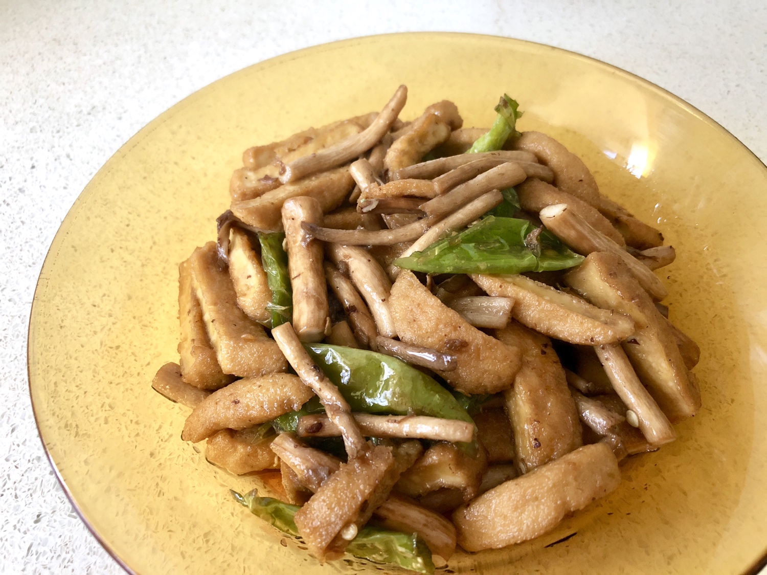 杭州のティーツリーの議事録の滞在は、いくつかのホットスパイス植物のいずれかが要素鶏の実践を揚げる、おいしい方法