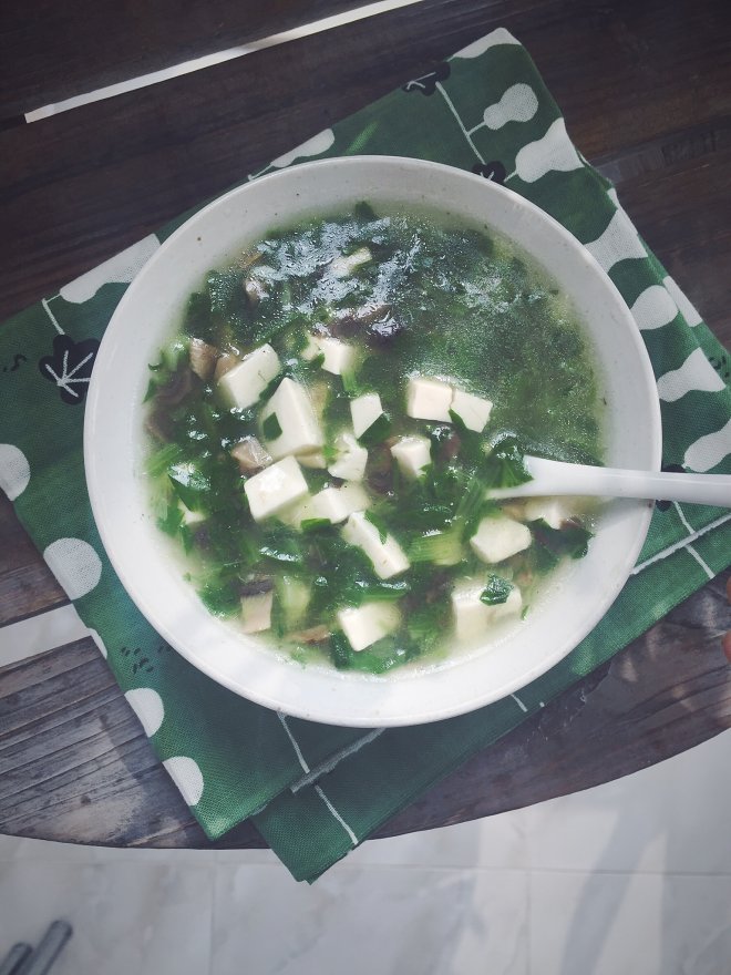 
The practice of a thick soup of green vegetables bean curd, how is a thick soup of green vegetables bean curd done delicious