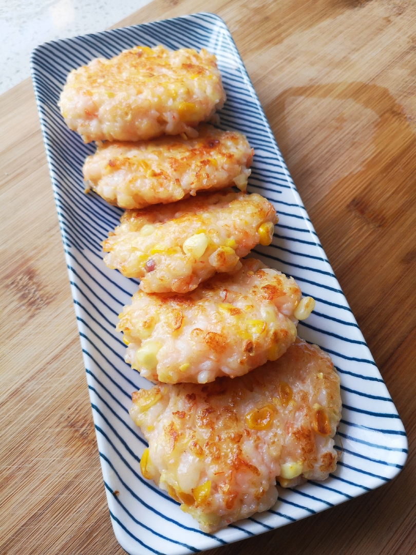 
Yan Zhi returns healthy corn shrimp cake, the way is simple delicious, learn the way that meets