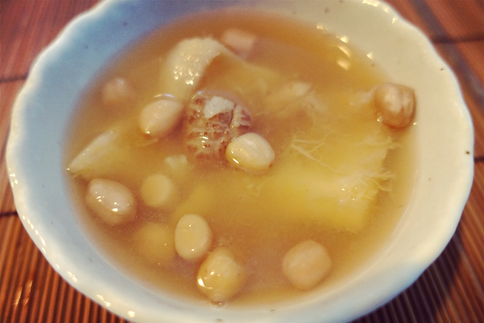 
Pomegranate lotus lays the practice of soup, how is Durian earthnut soup done delicious