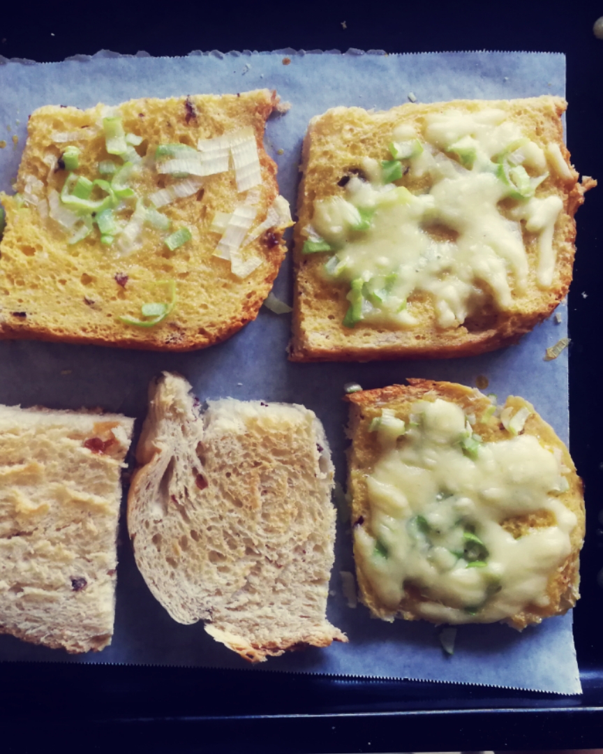 
The practice of toast of green Chinese onion, how is toast of green Chinese onion done delicious