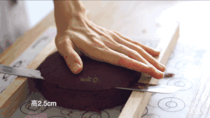 The cake of light Kagong velvet that need not wipe a face / low card recipe + decorate doohickey + the method that squeeze a flower / bake video cake piece 11 " beautiful type cake " practice measure 23