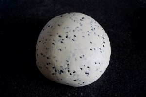 Black sesame seed blossoms the practice measure of the steamed bread 3