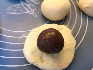 Sweetened bean taste coils the practice measure of biscuit plastics method 1