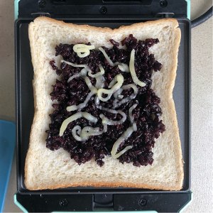 The practice measure of violet rice sandwich 6