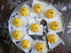 Healthy and delicate not suffer from excessive internal heat, old little all the practice measure that & adds the gold pumpkin moon cake of appropriate not to need mould pumpkin cake to press beautiful video 10