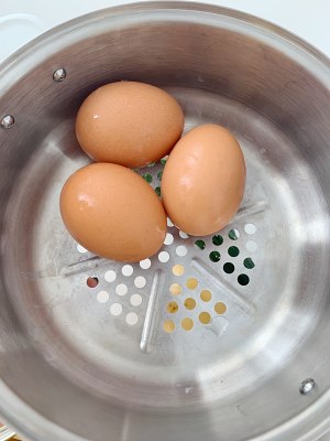 Delicious the practice move that helps to the egg potato silt that licks a bowl 3