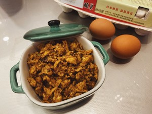 The practice measure of egg sauce noodles served with soy sauce 2