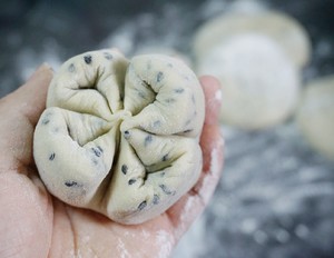Black sesame seed blossoms the practice measure of the steamed bread 20