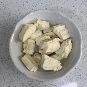 The practice measure of eggplant juice frozen bean curd 2