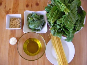 The green Italy that slap sb in the face does not put face (side of green sauce meaning)----Spinach basil pine nut mixes the practice measure of meaning side 1
