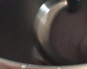 The practice move that Man has strong black rice steamed bread 1