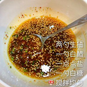 醤油を添えたシンプルな辛さの冷たい麺を超える練習方法3