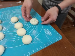 The practice measure of milk small steamed bread 15