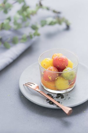 The practice measure of the small tomato of iced word plum that summer has surely 5