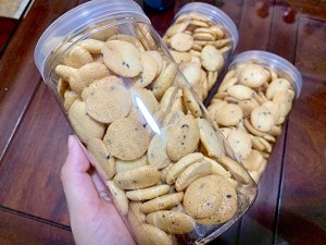 The practice measure of small biscuit of crisp of the anhydrous egg that do not have oil 8