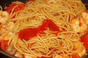 Italy of tomato of shelled fresh shrimps the practice measure of the face 9