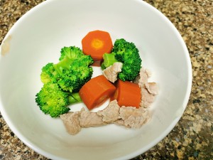 Complementary the practice measure that feeds flesh of vegetable of hamburger of 1+ darling vegetable to be inside 2