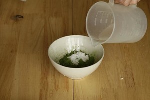 Wipe tea to freeze the practice measure of Zhi person cake 4